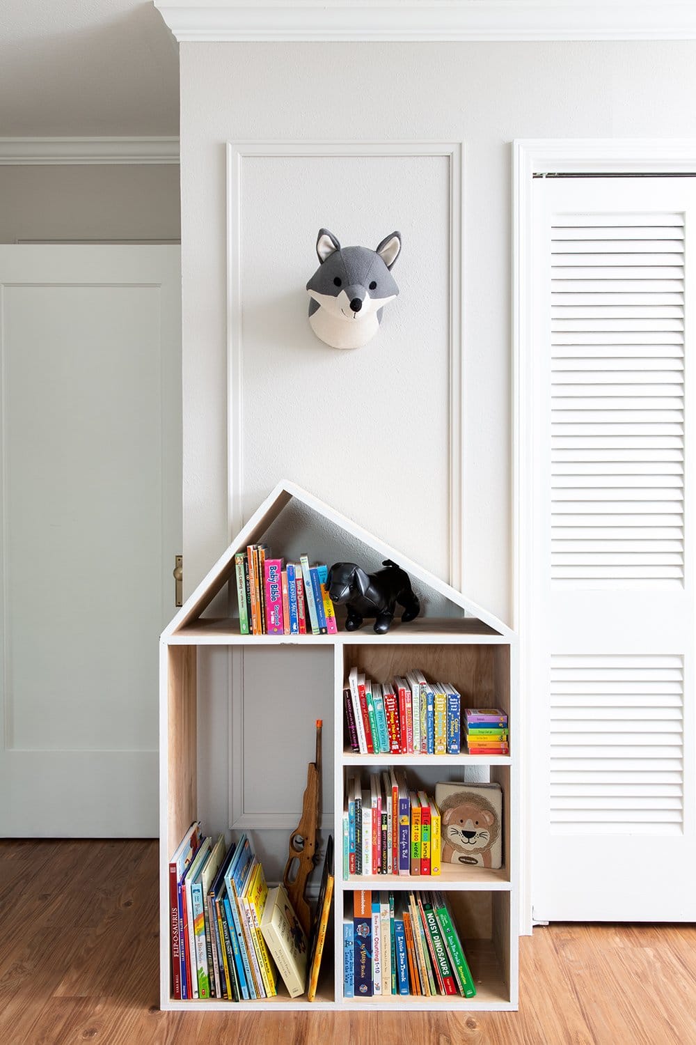 Cute reading nook in a colorful shared kids bedroom by interior designer Lesley Myrick