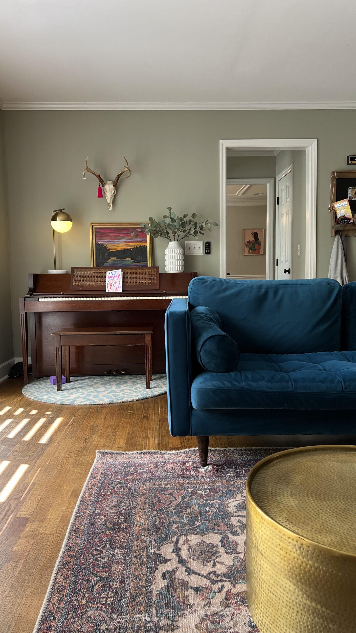 Interior designer Lesley Myrick's living room before the 2023 One Room Challenge