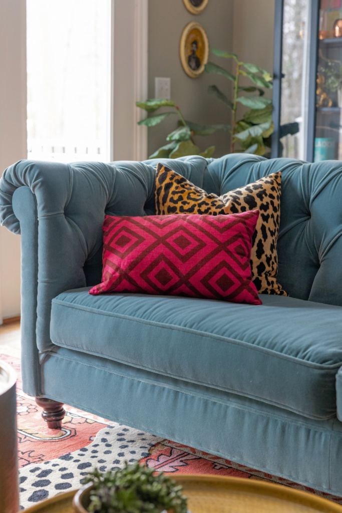 living-room-teal-tufted-sofa