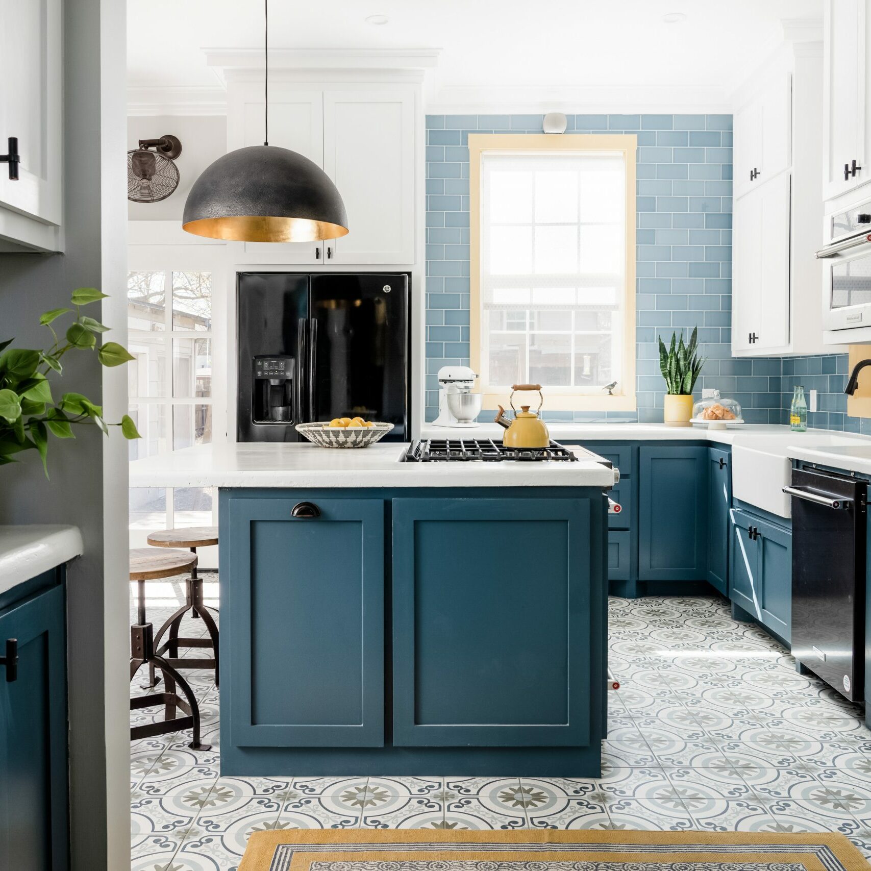blue-luxury-kitchen-lesley-myrick
