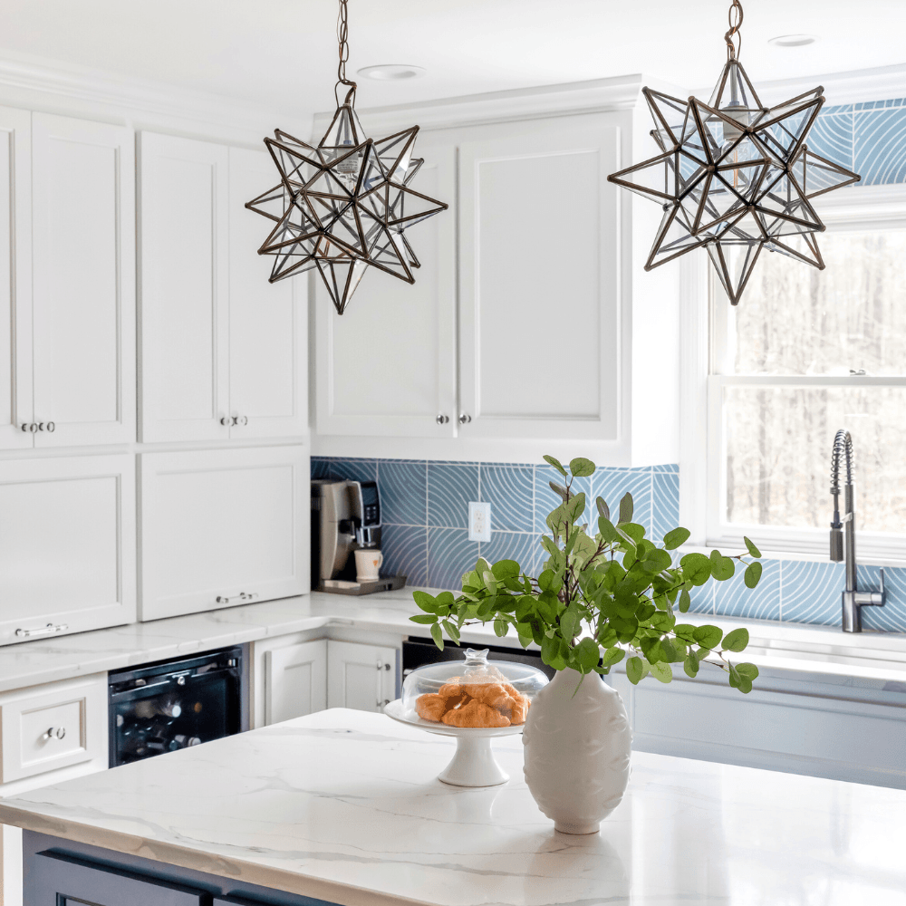 classic-blue-and-white-kitchen-by-atlanta-interior-designer-lesley-myrick classic-blue-and-white-kitchen-by-atlanta-interior-designer-lesley-myrick