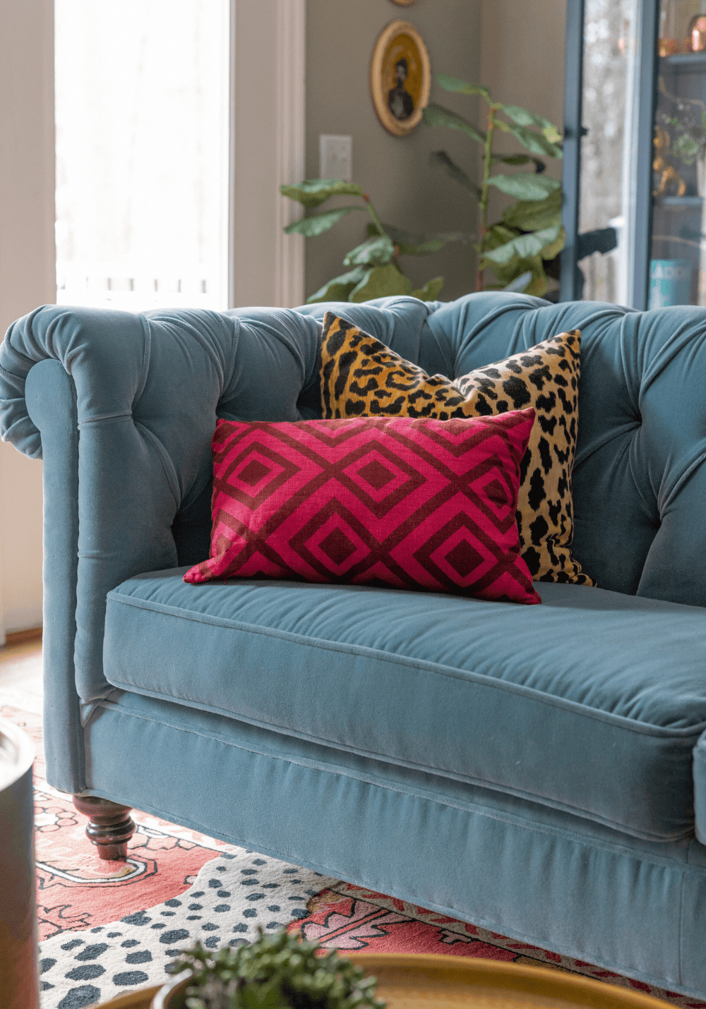 living-room-teal-tufted-sofa
