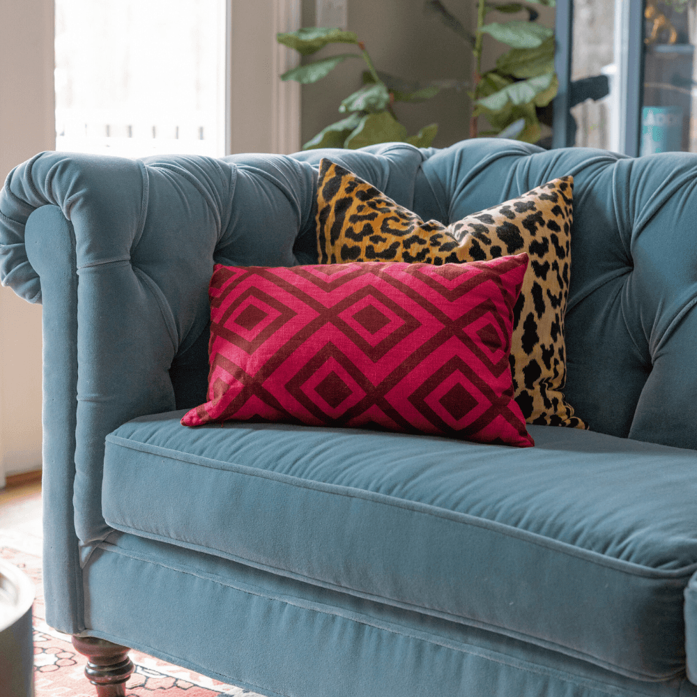 living-room-teal-tufted-sofa living-room-teal-tufted-sofa
