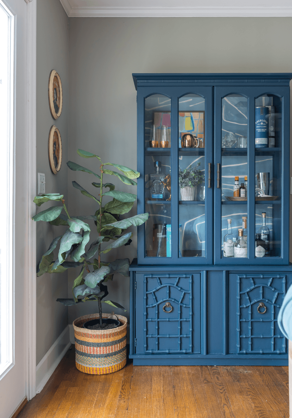vintage-chinoiserie-bar-cabinet vintage-chinoiserie-bar-cabinet